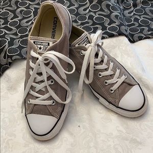 EUC - Converse - Chuck Taylor Grey